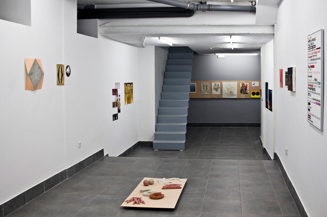 Mutirão[i] at the nowhere: an experiment in living(with)