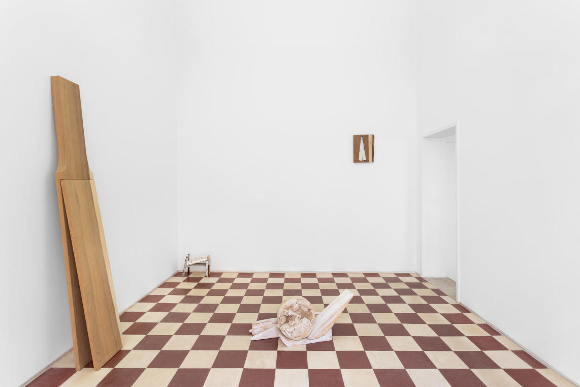 Sculptures between comedy and drama: Kostis Velonis at Monitor