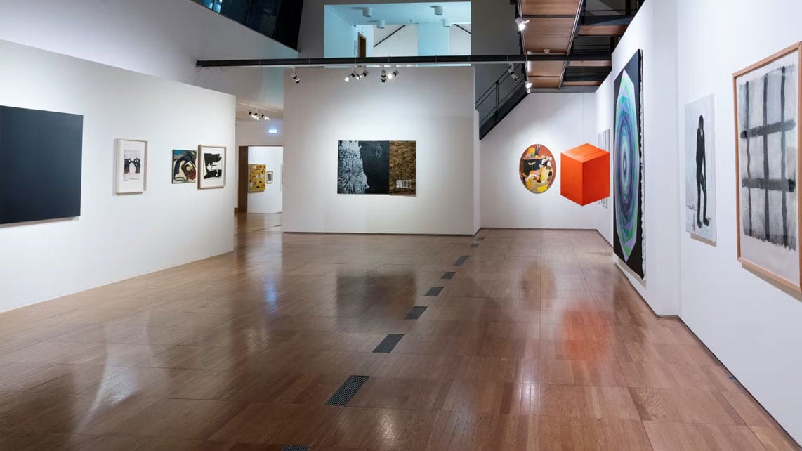 Between Words and Silences: Works of the Norlinda e José Lima Collection