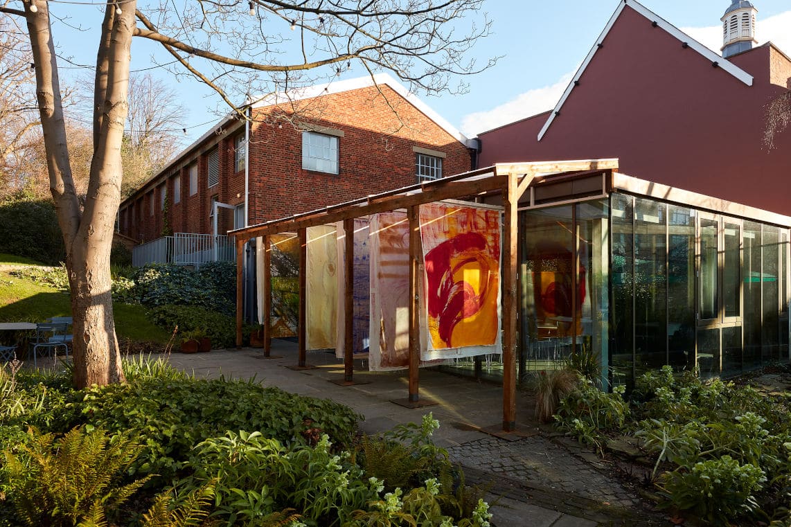 Vivian Suter, no Camden Arts Centre