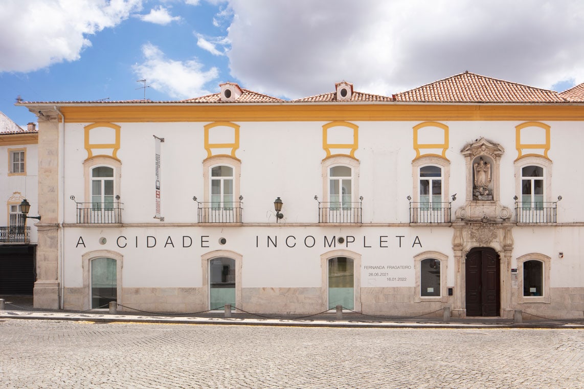 A Cidade Incompleta, by Fernanda Fragateiro
