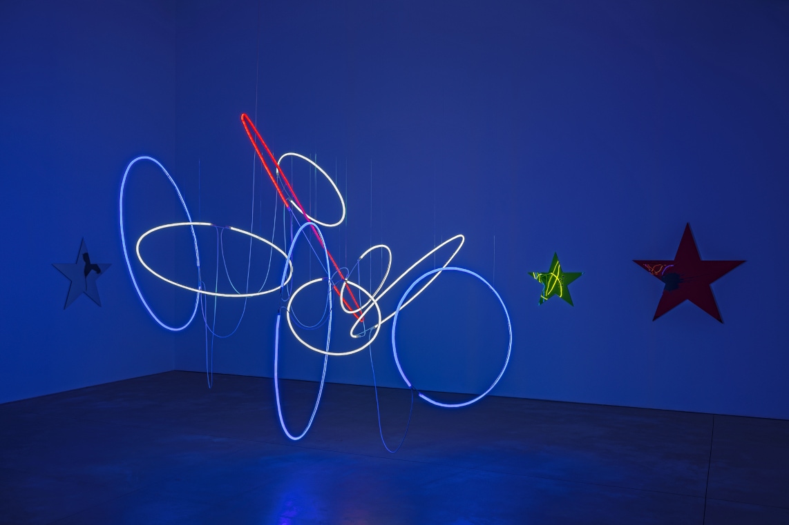 Isabel Simões’ gravity and grace and Diogo Evangelista’s magnetic fields