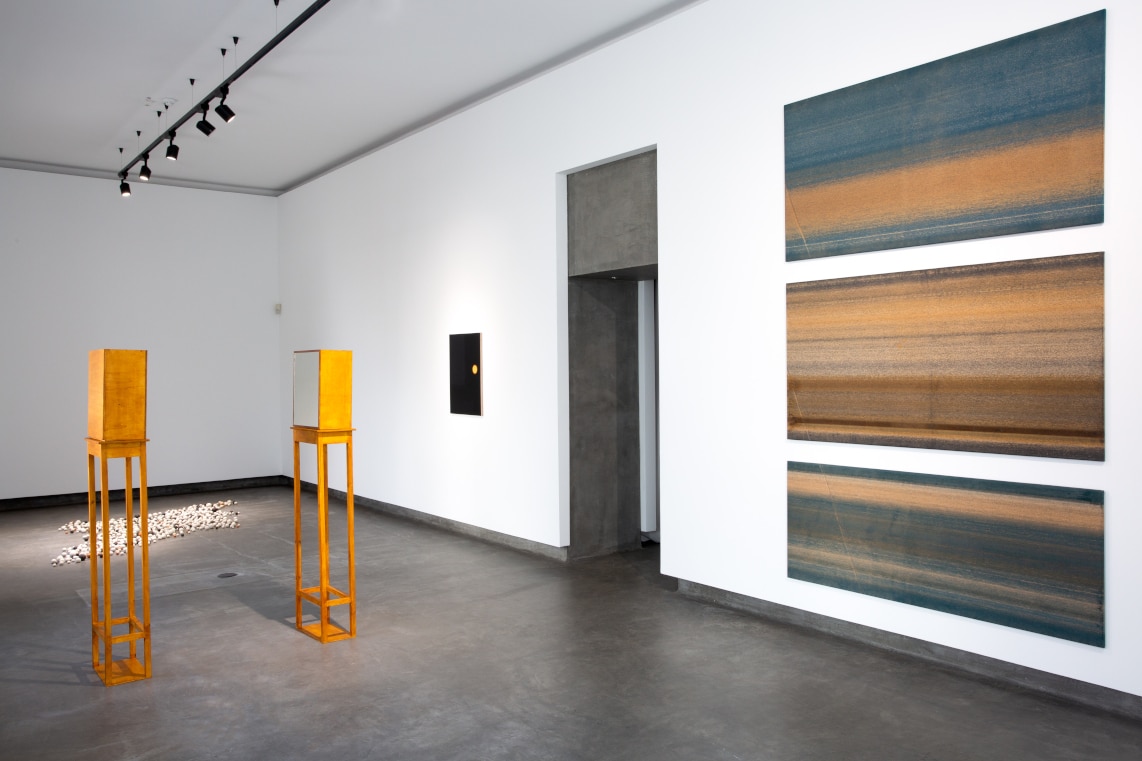 The horizon is the medium at Galeria Liminare