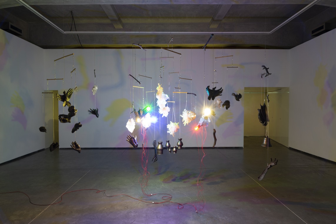 Loosening time, lifting bodies, finding voids: Em Estado de Suspensão by Albano Afonso