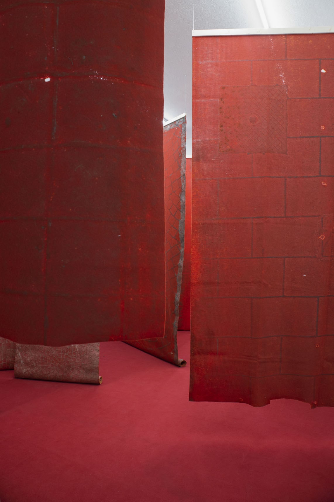 Under the rug – João Pedro Trindade at Sismógrafo