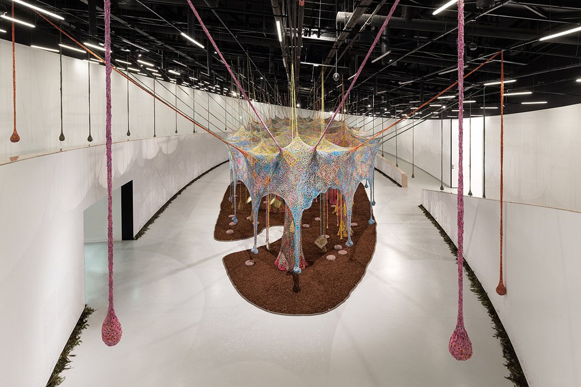 A batucada de Ernesto Neto no MAAT