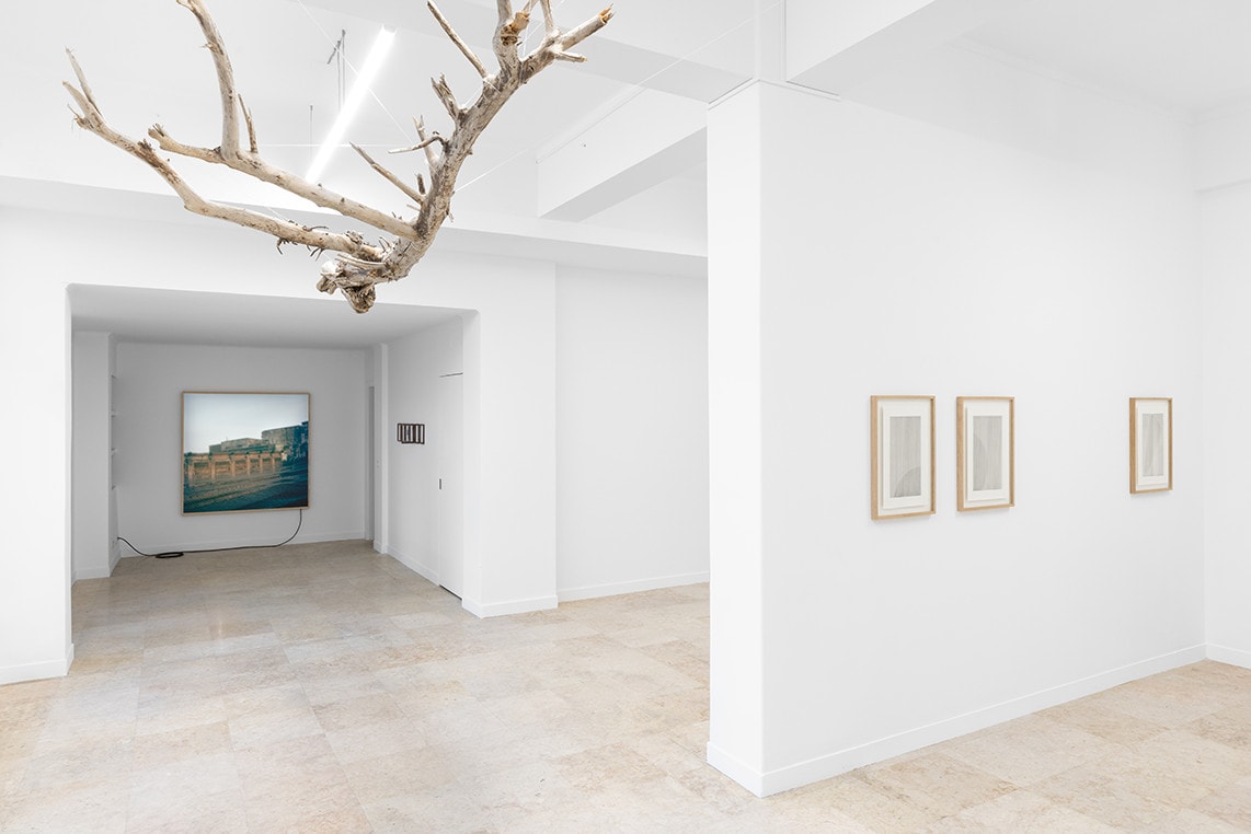 Stringing the disconnection at Salgadeiras Gallery