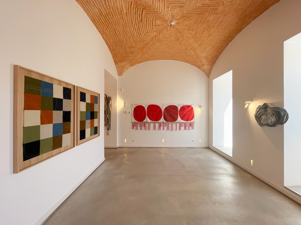 Weaving as a support for a contemporary discourse