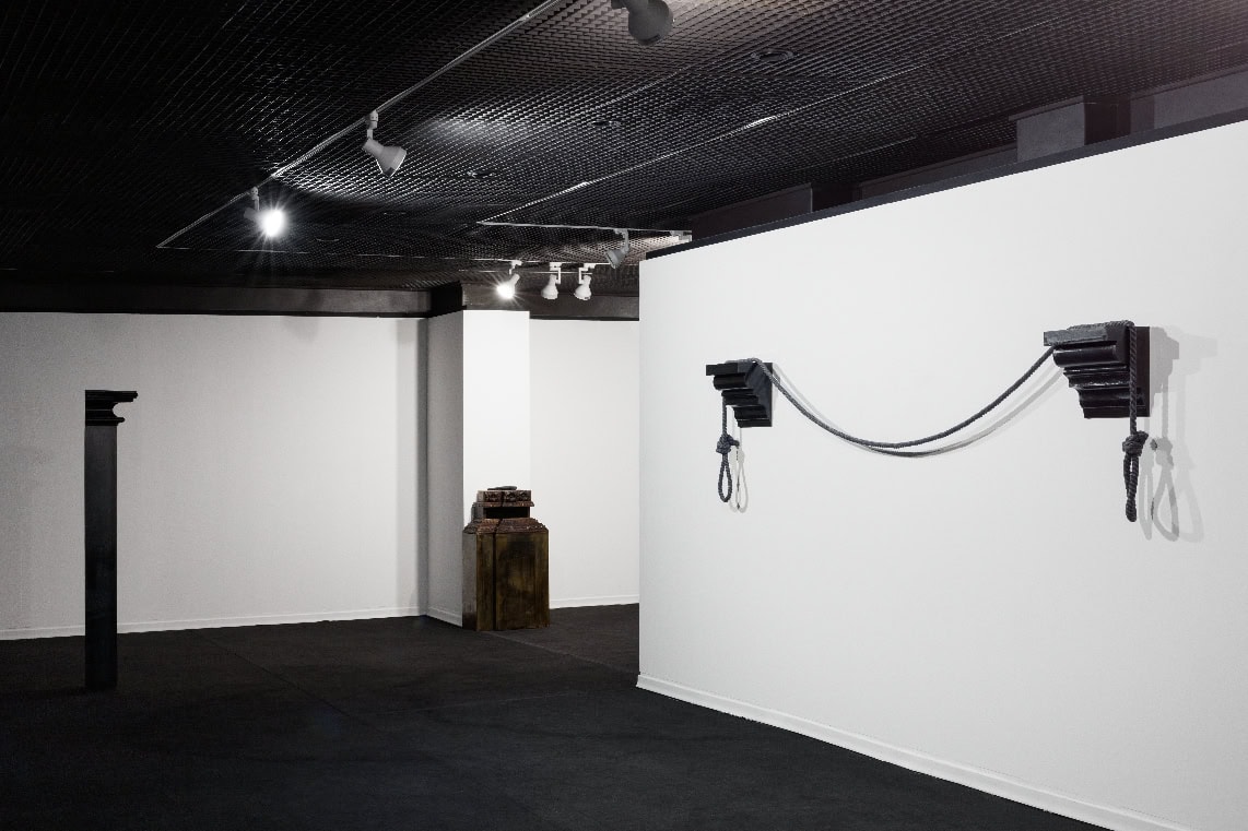 A Vaidade Praga-me by Isabel Cordovil at Galeria Municipal de Almada